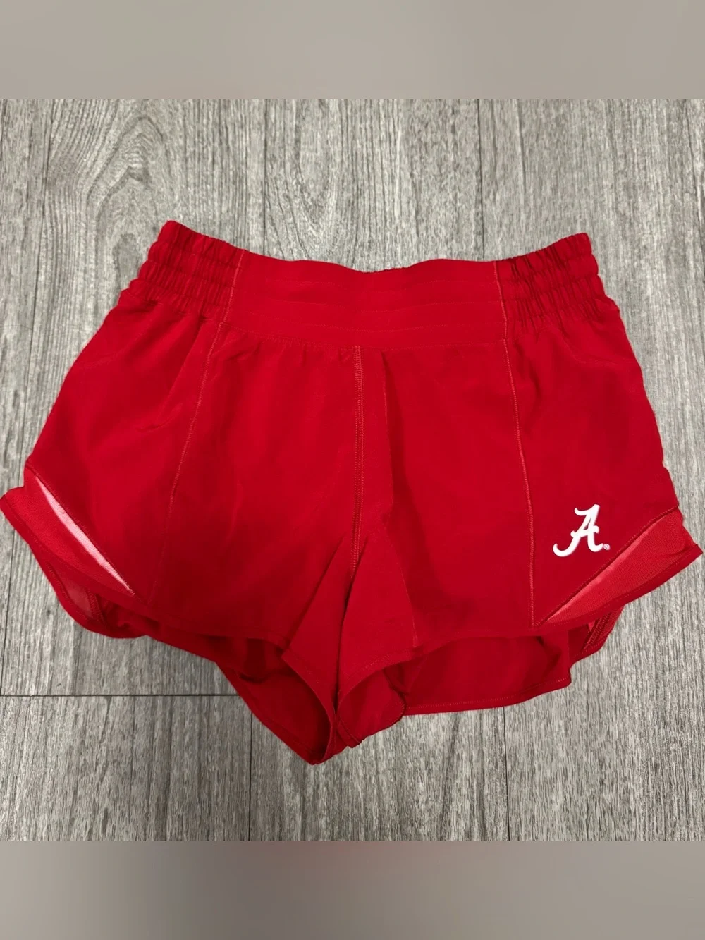 Lululemon Hotty Hot High-Rise Short 2.5
